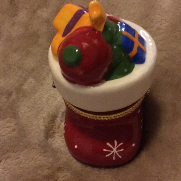 Avon Festive Stocking Keepsake With CZ Earrings - Picture 3 of 4